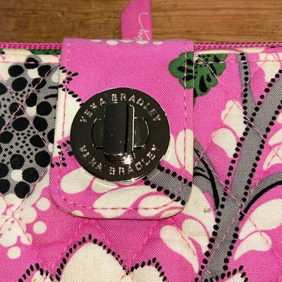 Vera Bradley Priscilla Pink Turn Smartphone Wallet - Picture 2 of 9